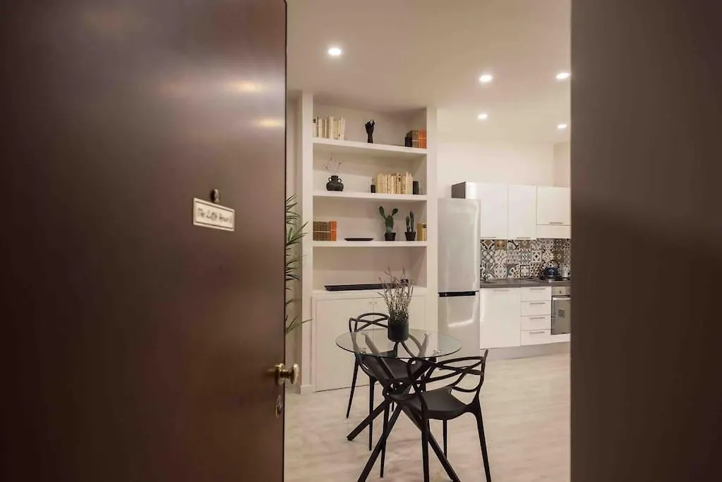 The Little House 6 - In The Heart Of Naples Apartment Italy