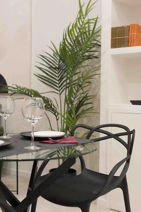The Little House 6 - In The Heart Of Naples Apartment Italy