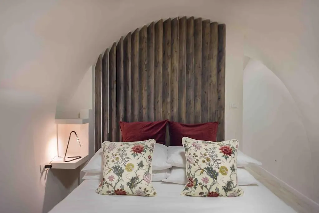 The Little House 6 - In The Heart Of Naples Apartment Italy