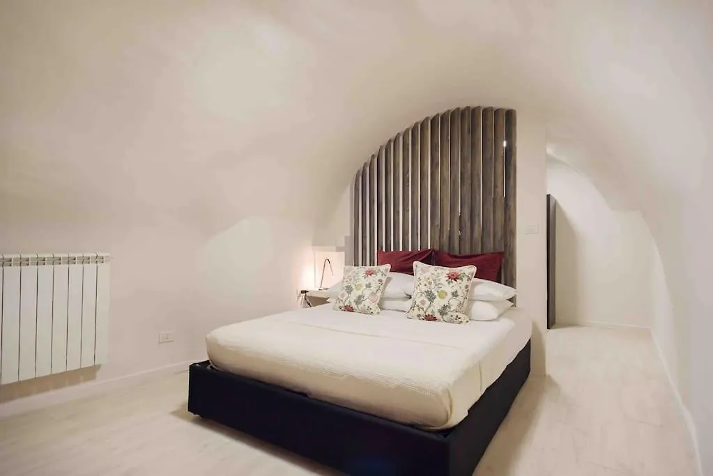The Little House 6 - In The Heart Of Naples Apartment Italy