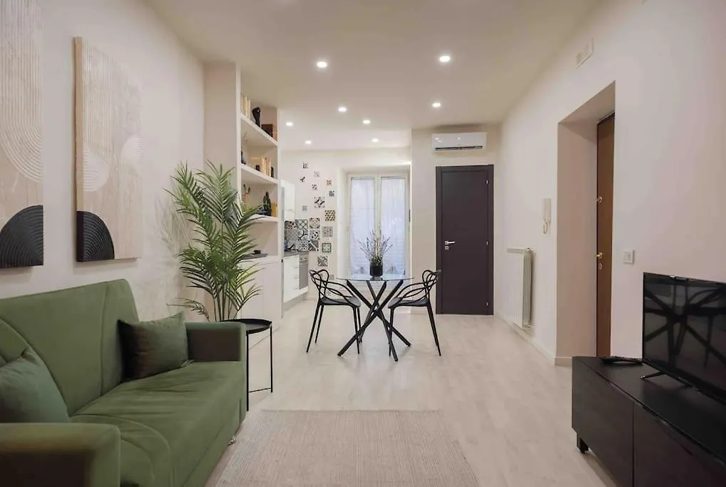 The Little House 6 - In The Heart Of Naples Apartment 0*,