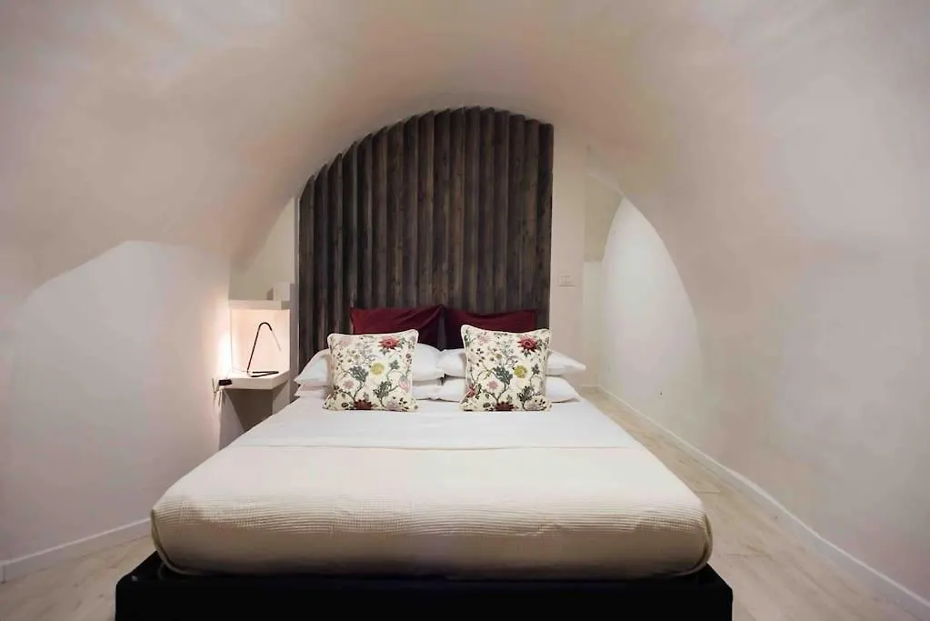 The Little House 6 - In The Heart Of Naples Apartment