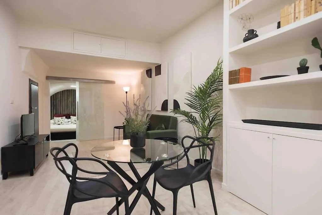 The Little House 6 - In The Heart Of Naples Apartment